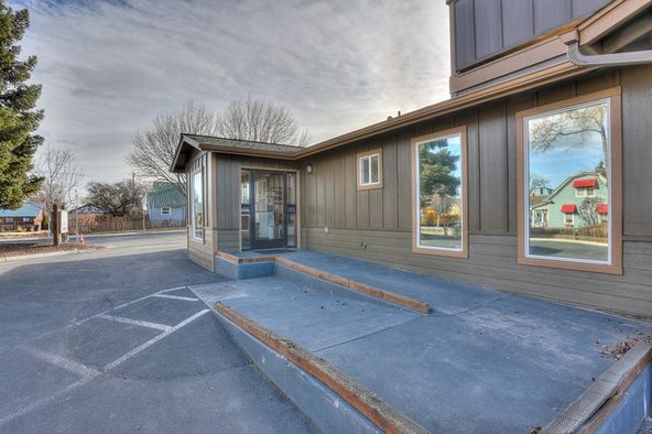 735 SW 9th St, Redmond, OR 97756